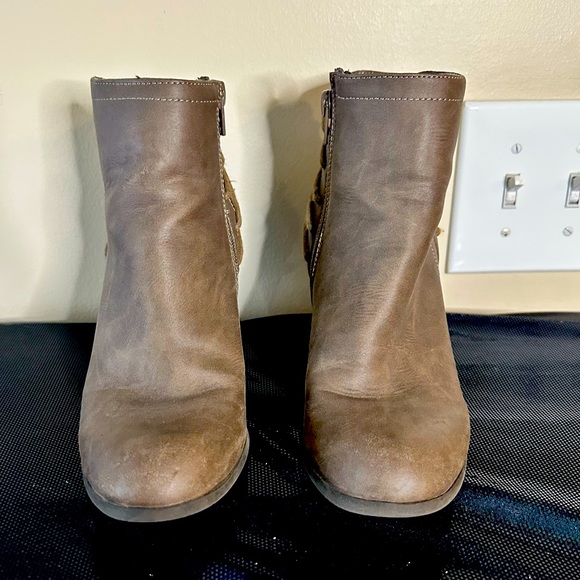 Madden Girl brown Deliite heeled ankle bootie with side zipper size 7.5M!! - Picture 1 of 8
